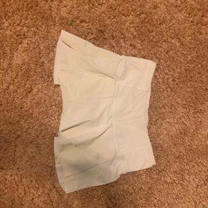 LULULEMON!! white size 4 tennis skirt 😍😍